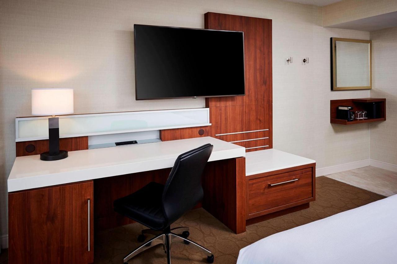 Hotel Delta By Marriott Toronto