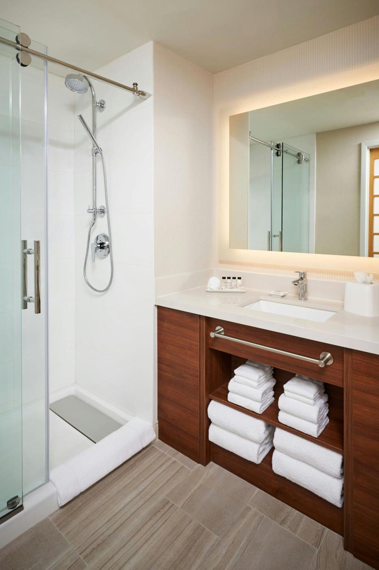 Hotel Delta By Marriott Toronto