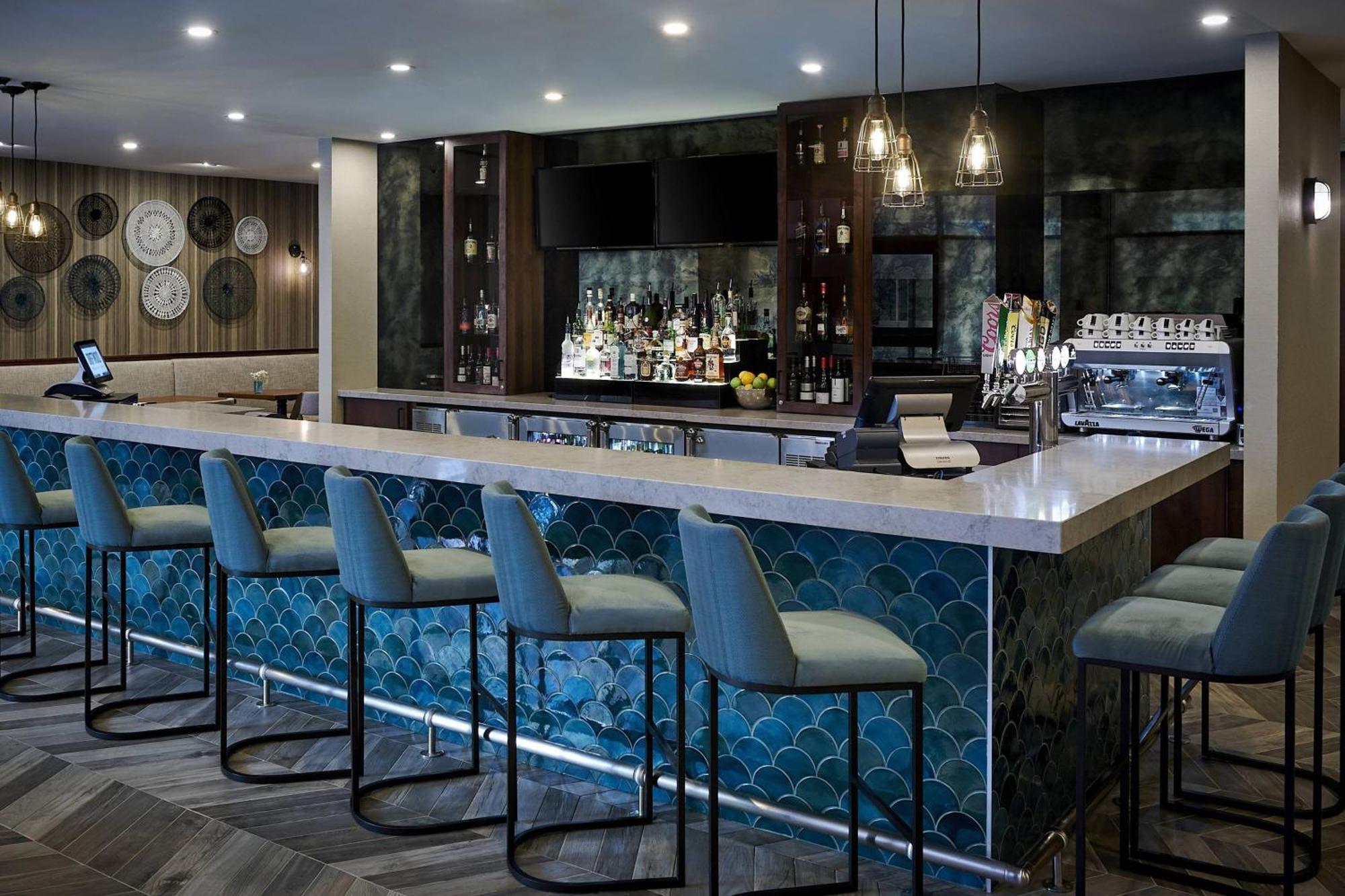 Hotel Delta By Marriott Toronto 3*